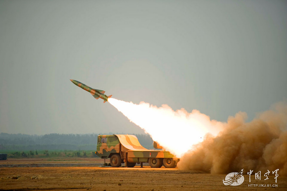 红旗12导弹装弹发射猛照公开