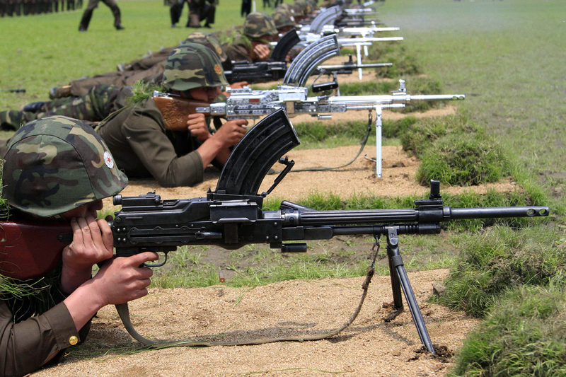 朝鲜军人参加射击训练美国大兵当靶子