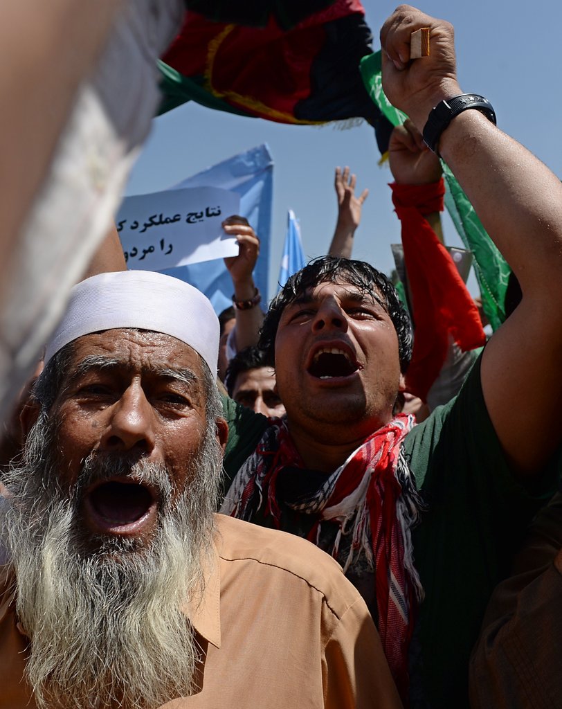 阿富汗总统大选被指舞弊 阿卜杜拉支持者集会抗议