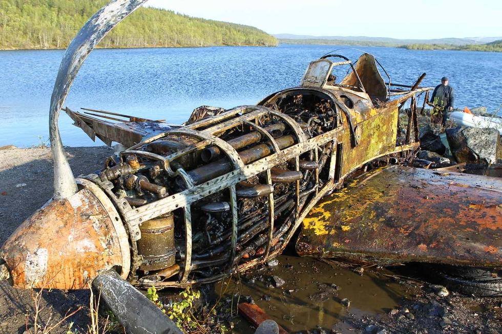 军迷湖底捞飞机修复后重返蓝天