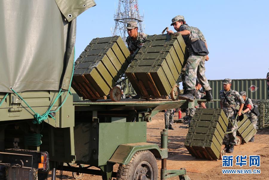 解放军向渤海基地运送弹药物资