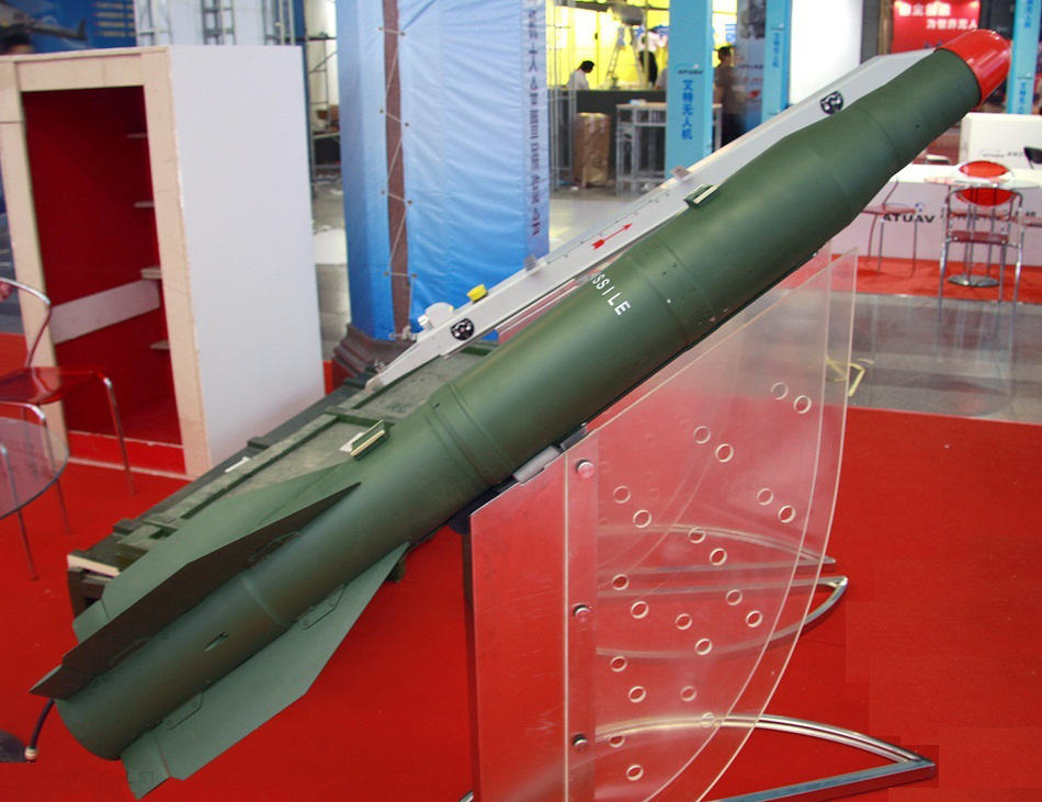 资料图:武直19携带的疑似国产akd-10反坦克导弹