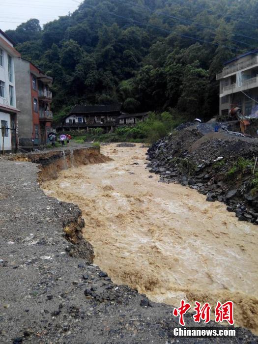 湖南安化发生特大暴雨山洪灾害致5人死亡