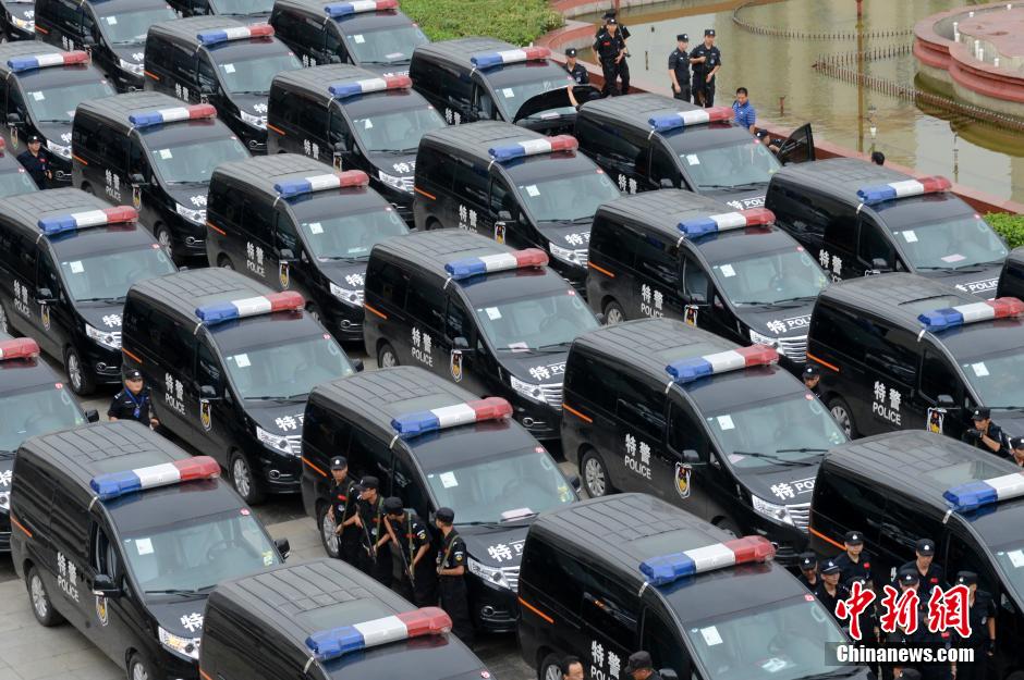 太原向特警配發大量武裝巡邏車