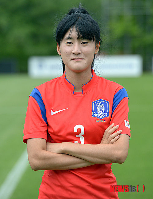 韩国女足标准照曝光 网友吐槽:这才是真正韩国人
