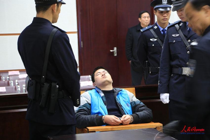 广西枪杀孕妇民警被枪决告别画面公布