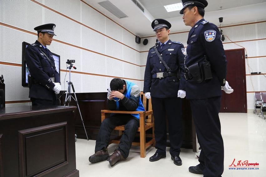 广西枪杀孕妇民警被枪决告别画面公布