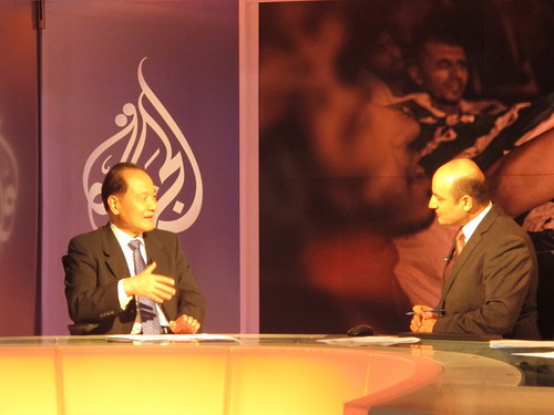 中东问题特使吴思科接受卡塔尔半岛电视台直播采访