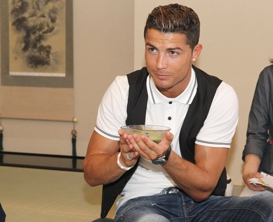 c罗为代言亮相日本赞日本男足亚洲最棒