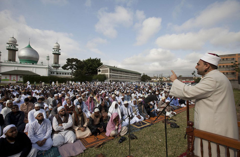 震撼!世界各地穆斯林做开斋节礼拜