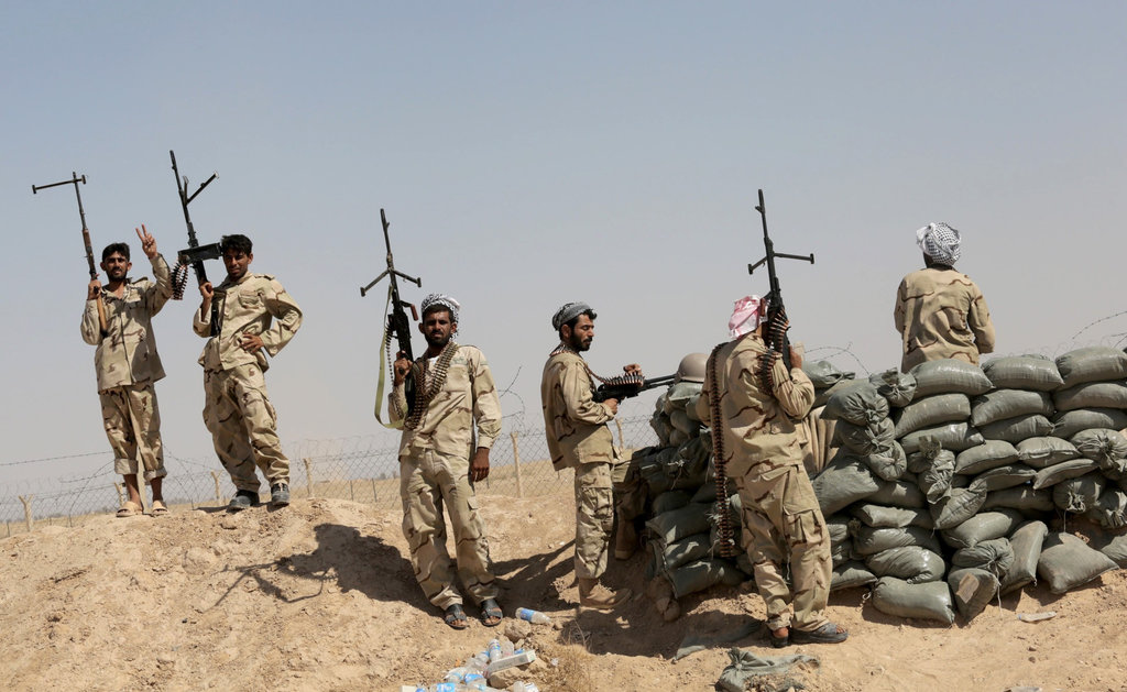 伊拉克士兵前线站岗对抗伊斯兰武装袭击