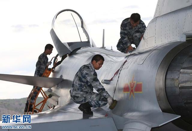 新华网呼和浩特8月8日电 题:托举战鹰击长空——空军"夏北浩模范机务