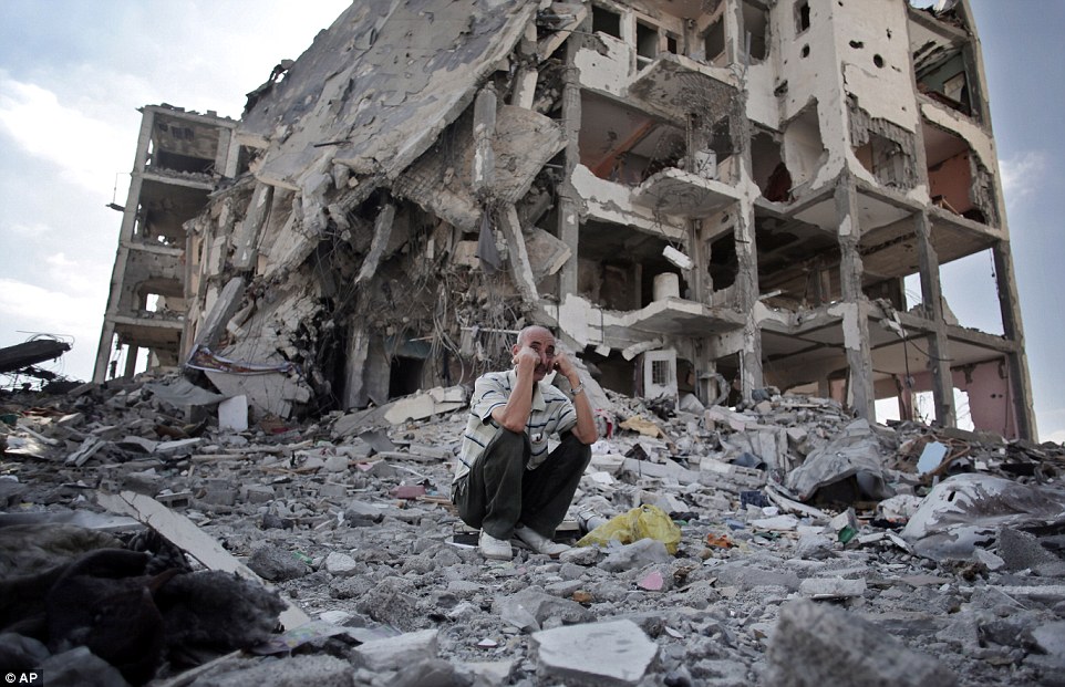 加沙饱受战争蹂躏垃圾围城犹如世界末日