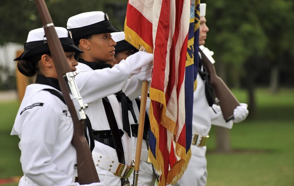 美国一家出了两名现任航母舰长