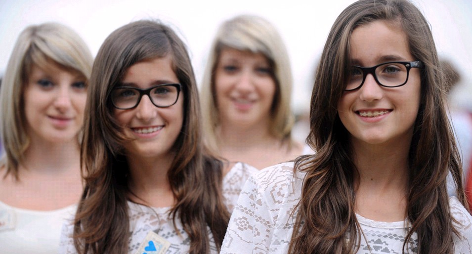 法国小镇举办多胞胎聚会已连续举办20年