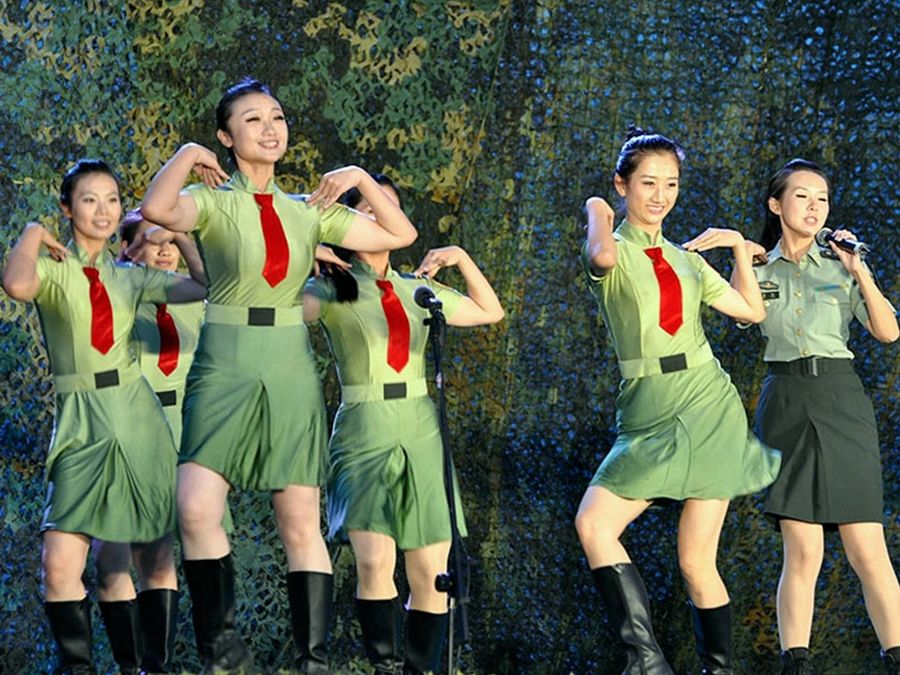 中俄文工团女兵助阵上合军演