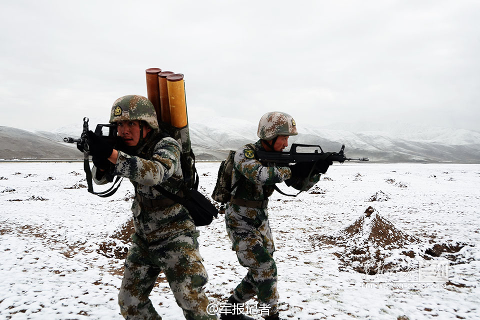 我軍高原部隊已開始演練雪地戰