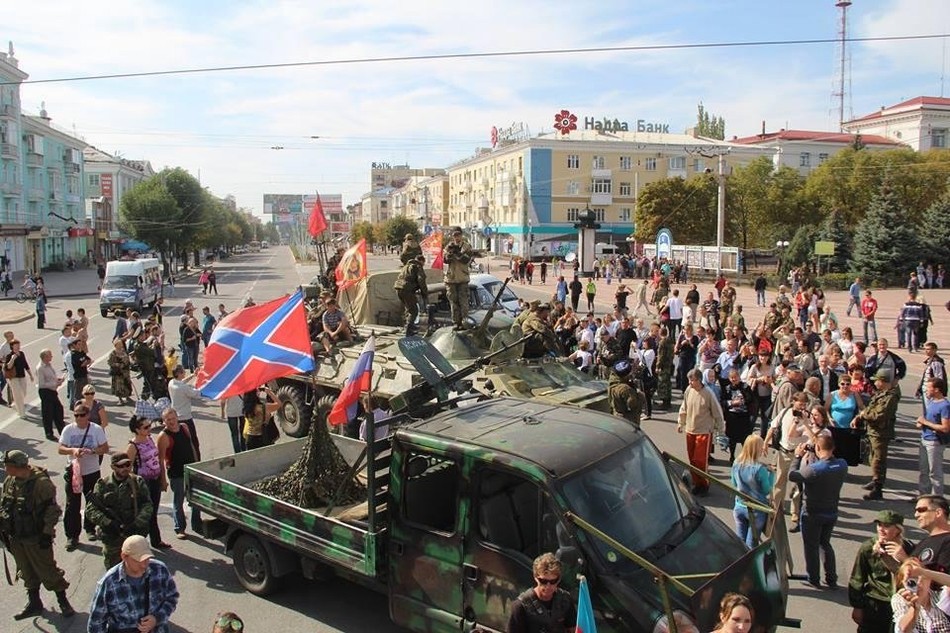 乌克兰民间武装给卡车装上獠牙