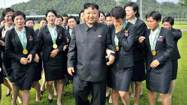 爱哭的朝鲜人:国歌成催泪剂 妇女看摔跤吓哭