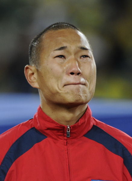 爱哭的朝鲜人:国歌成催泪剂 妇女看摔跤吓哭