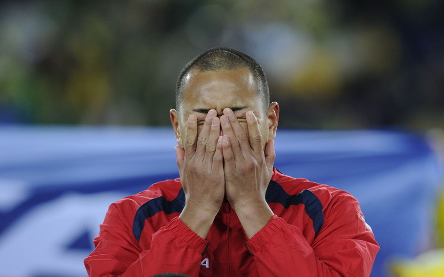 爱哭的朝鲜人:国歌成催泪剂 妇女看摔跤吓哭