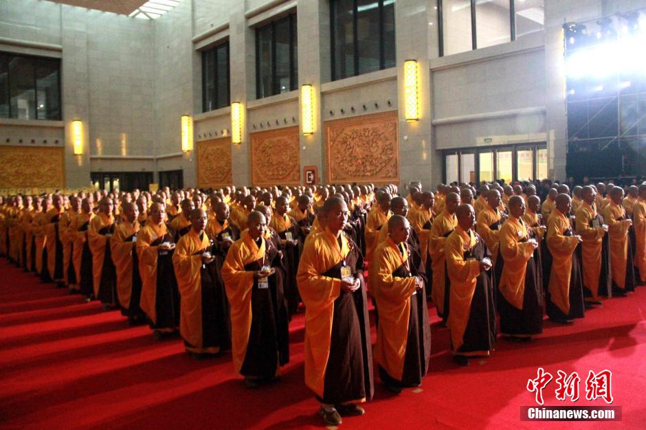 7 陕西法门寺举行传灯法会 场面壮观