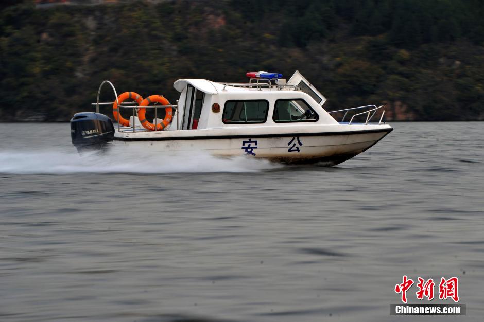 北京"水上警察"巡控雁栖湖保障apec安全