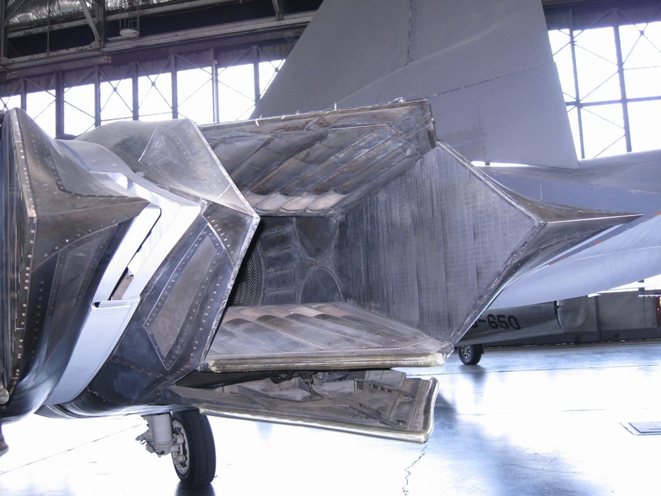 近观美军yf22矢量发动机细节