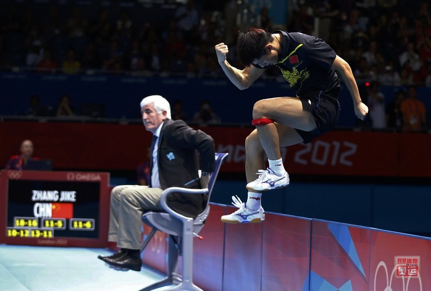 盘点张继科疯狂庆祝:撕碎球衣 踢爆广告牌