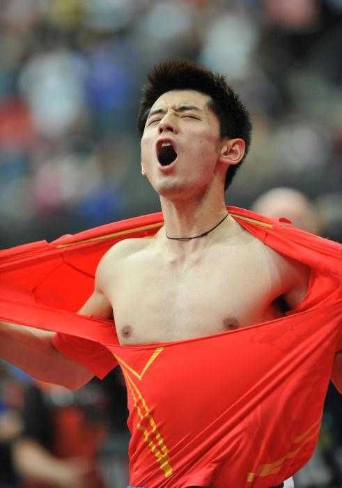 盘点张继科疯狂庆祝撕碎球衣踢爆广告牌