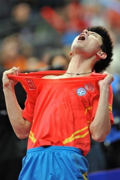 盘点张继科疯狂庆祝撕碎球衣踢爆广告牌