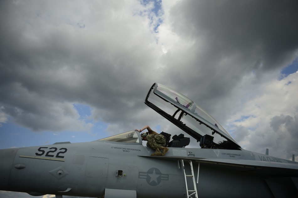 ac-130u空中炮艇恐怖装弹现场