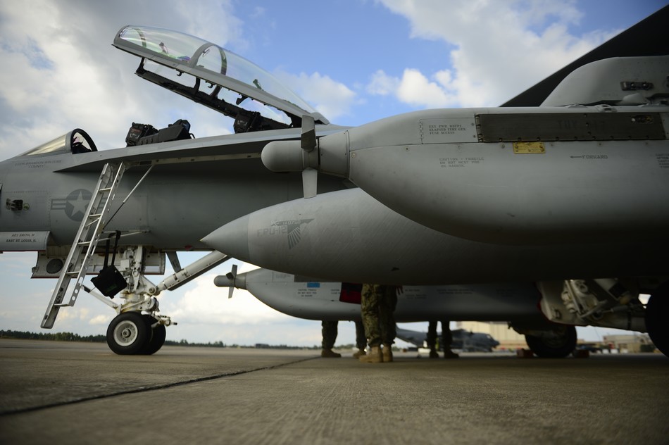 ac-130u空中炮艇恐怖装弹现场