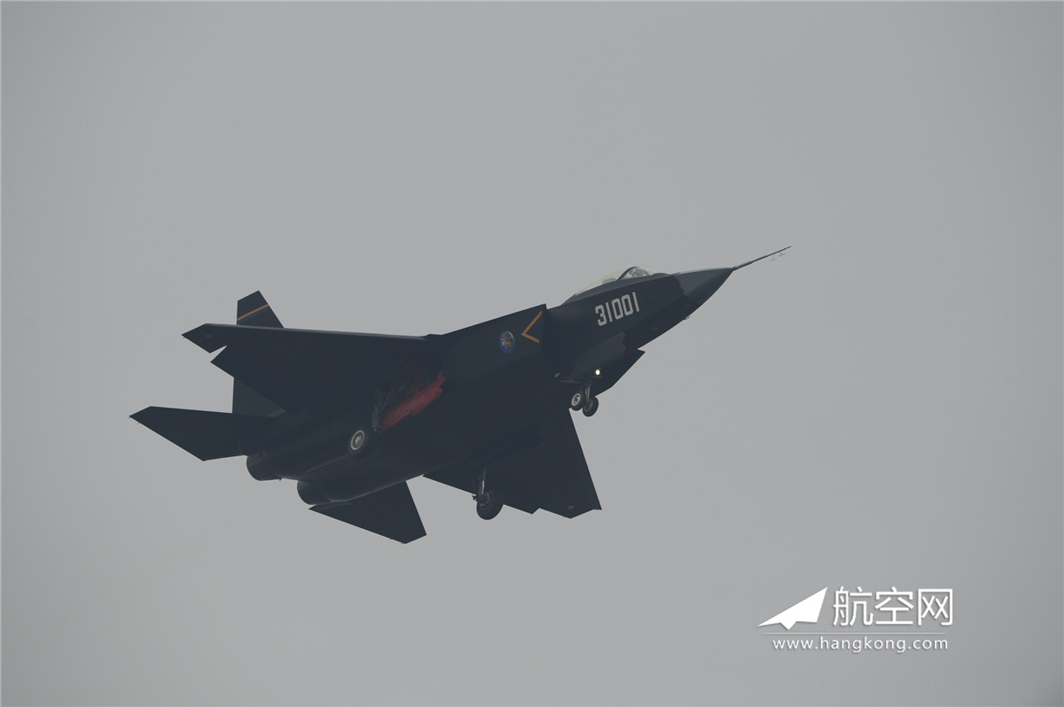网友绘制歼31战机满挂载效果图