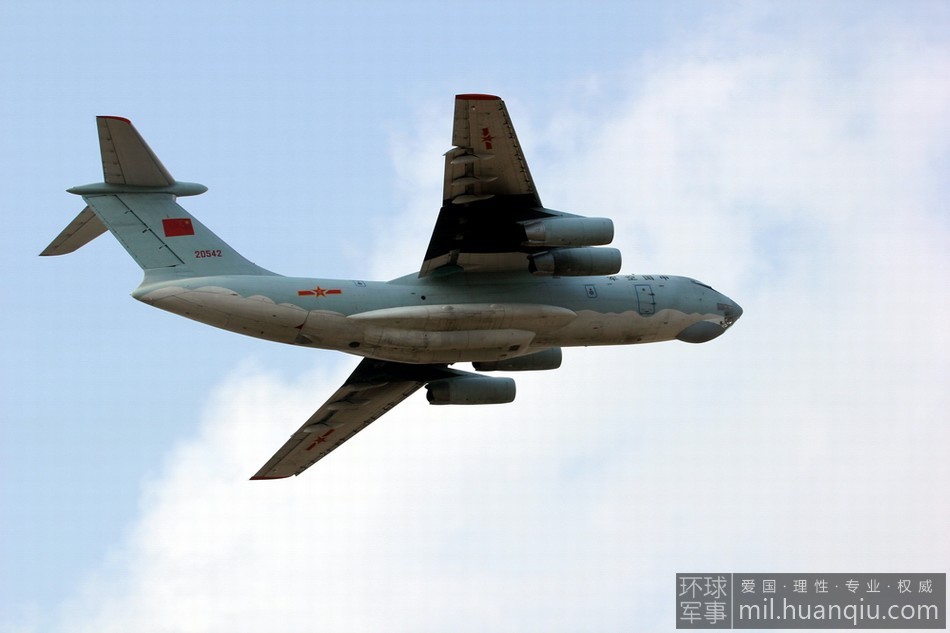 中国运20与俄制伊尔76并排比较