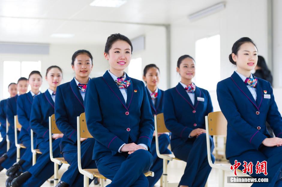 5 贵广高铁即将开通 "准动姐"礼仪培训忙