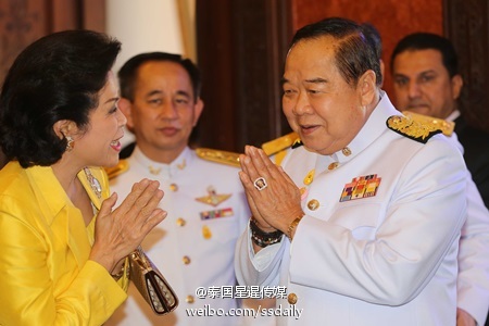 巴育及部分泰国前总理为泰国国王祝寿