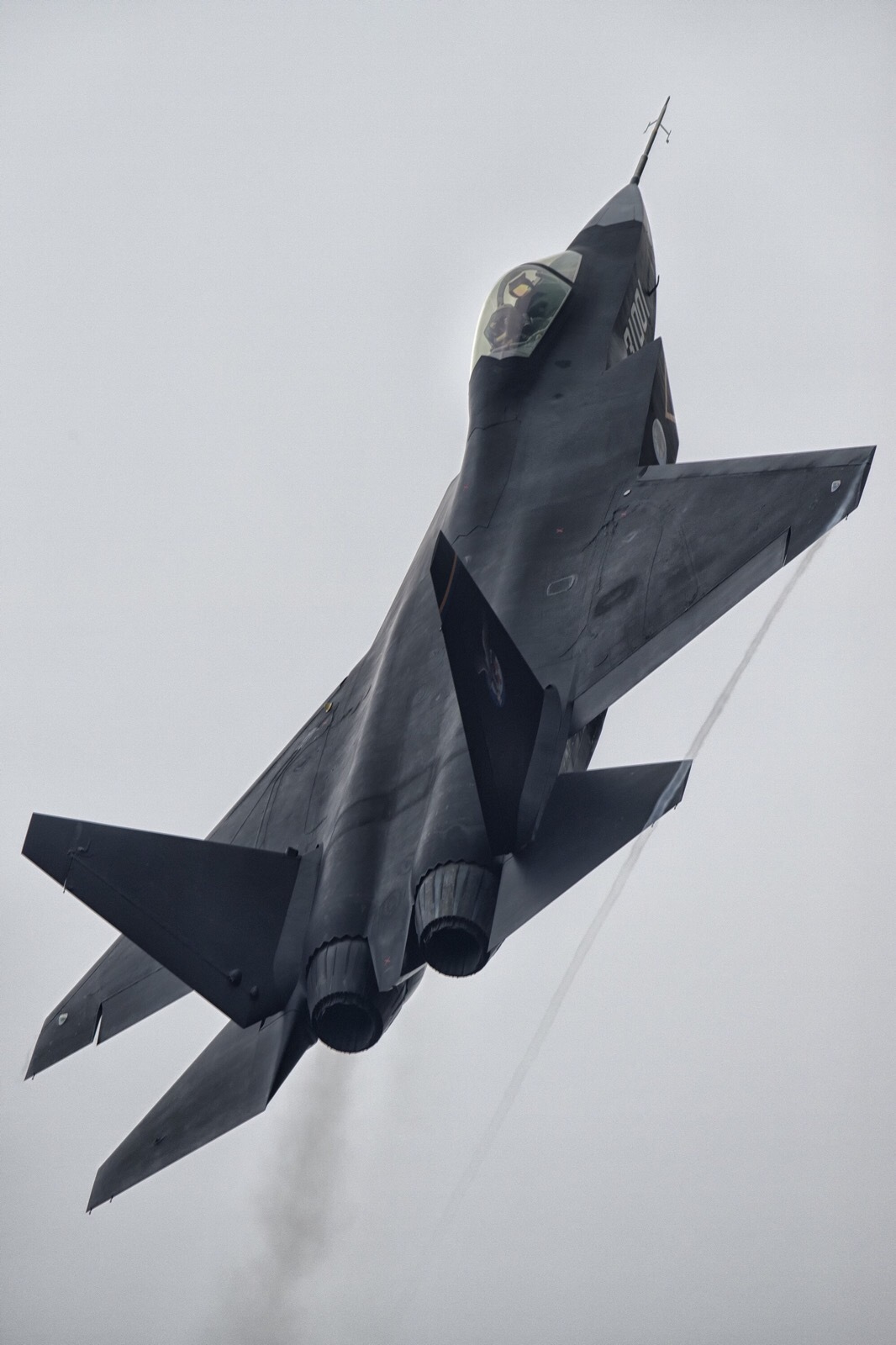 歼31酷炫新图帅气比肩f35