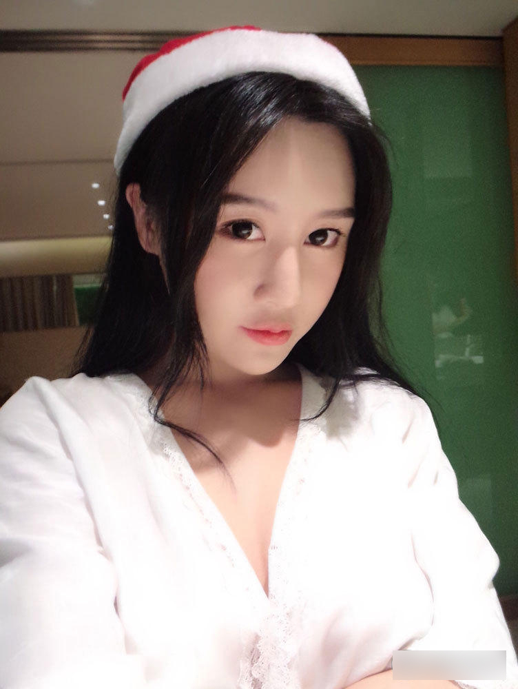 中国乳神樊玲将赴澳助阵亚洲杯性感贺圣诞