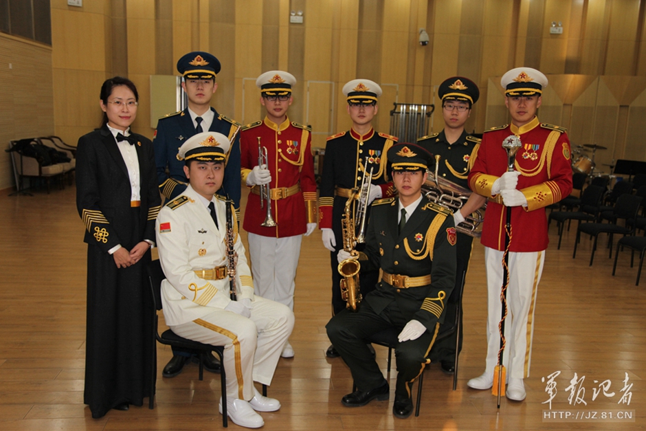 揭秘解放军新式礼宾服金属丝刺绣亮眼