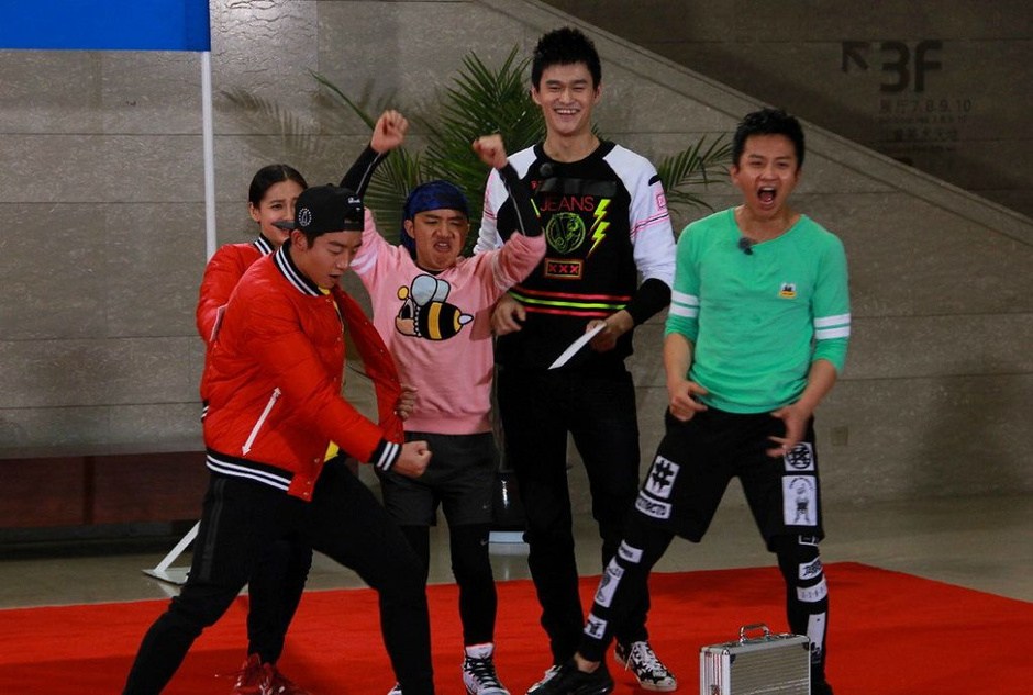 孙杨录制综艺节目脱衣秀腹肌看呆众男神女神