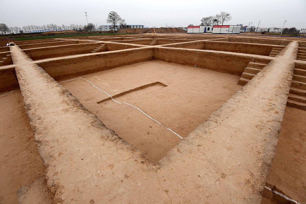 河南郑州东赵遗址内发现"城套城"