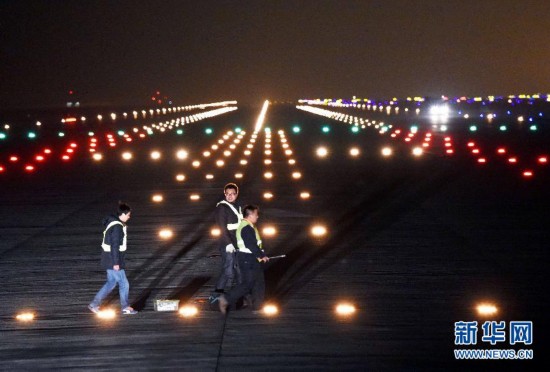 助航灯光设备：引领机场夜间安全航行的新星