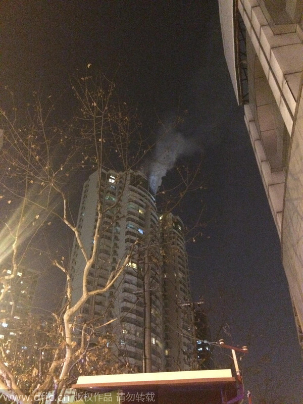 上海静安枫景苑突发火灾 一人伤重不治