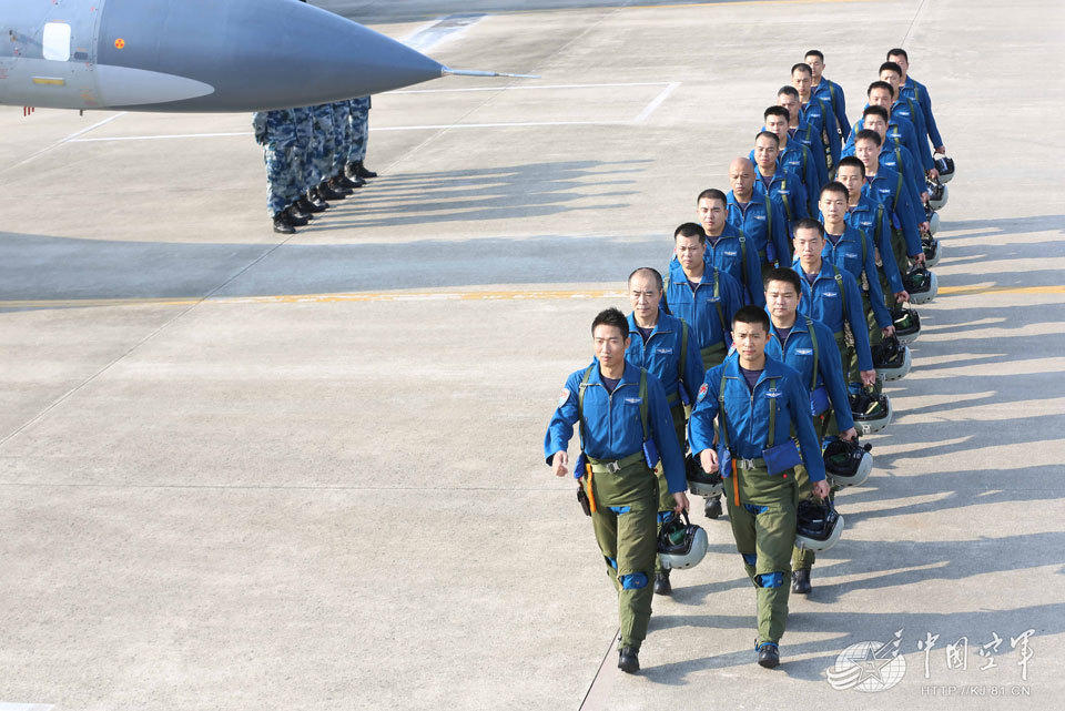 空军双料金头盔飞行员晋升团长