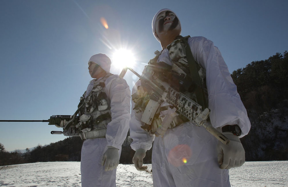 韩军展示专业化冬季特种作战