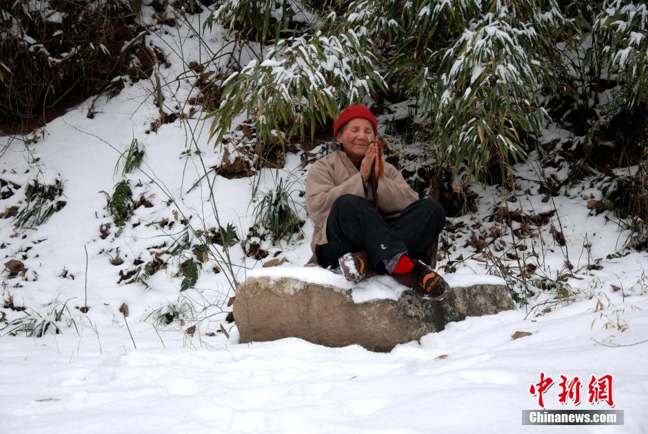 冒雪踏访陕西终南山茅棚隐士