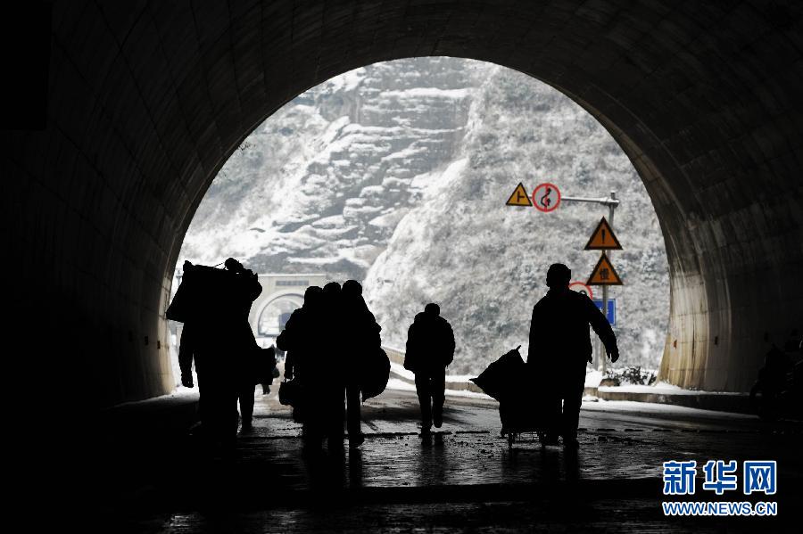 漫漫回家路历年春运经典瞬间