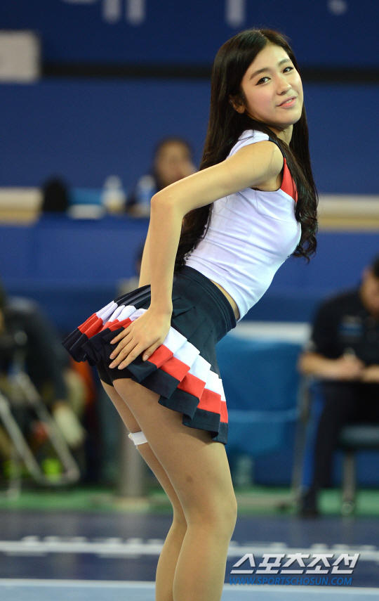 高清:韩排球女神性感助阵 s曲线翘臀显魅惑