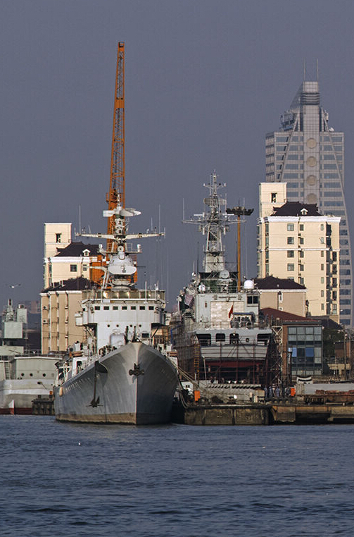 国内船厂新老军舰上演三代同堂